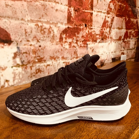 PREOWNED like new NIKE WOMEN’S AIR ZOOM PEGASUS 35 SNEAKERS excellent condition - Picture 2 of 10